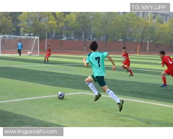 马上踢足球球星展现非凡实力引领绿茵赛场激情风暴